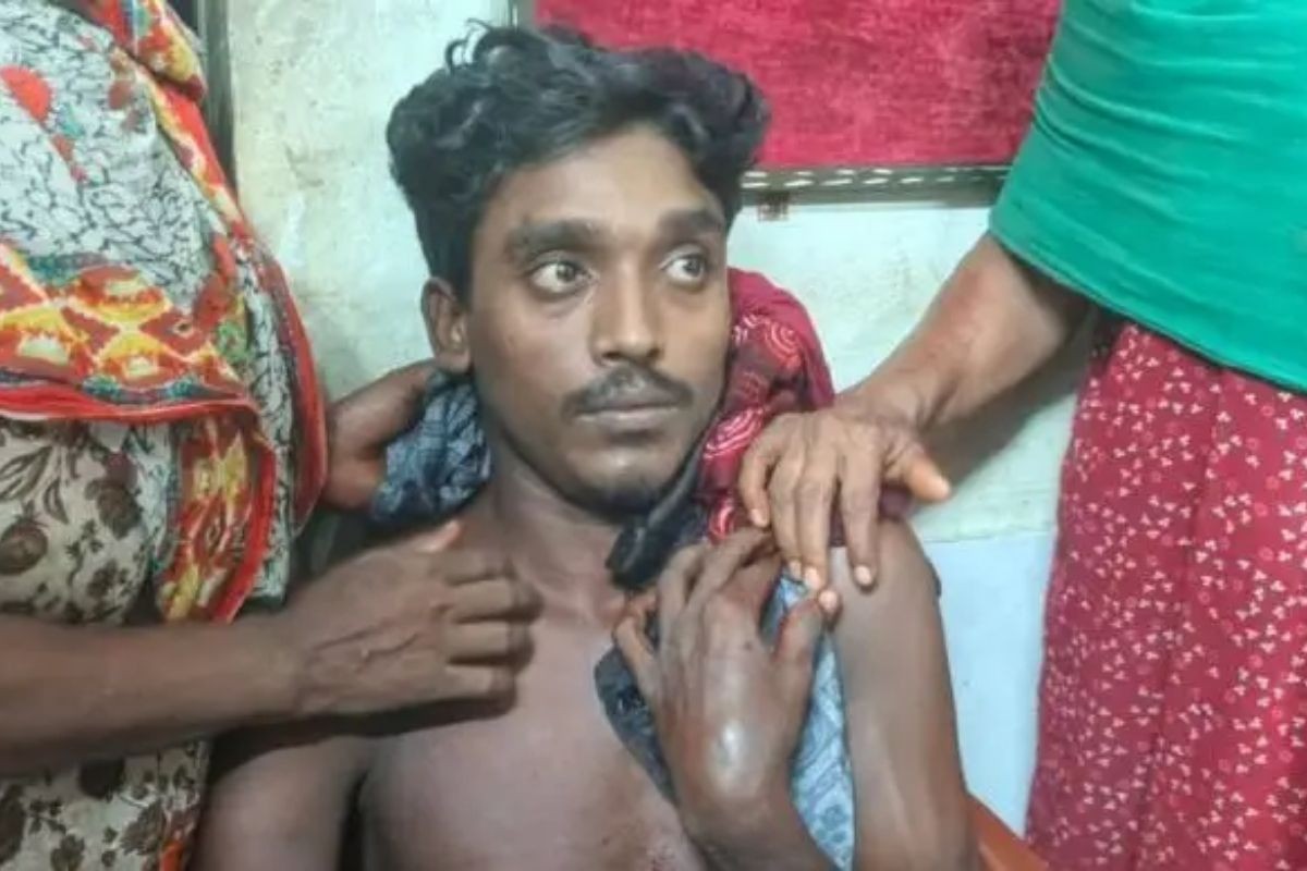 মোটরসাইকেলযোগে এসে দুই যুবককে গুলি করলো দুর্বৃত্তরা