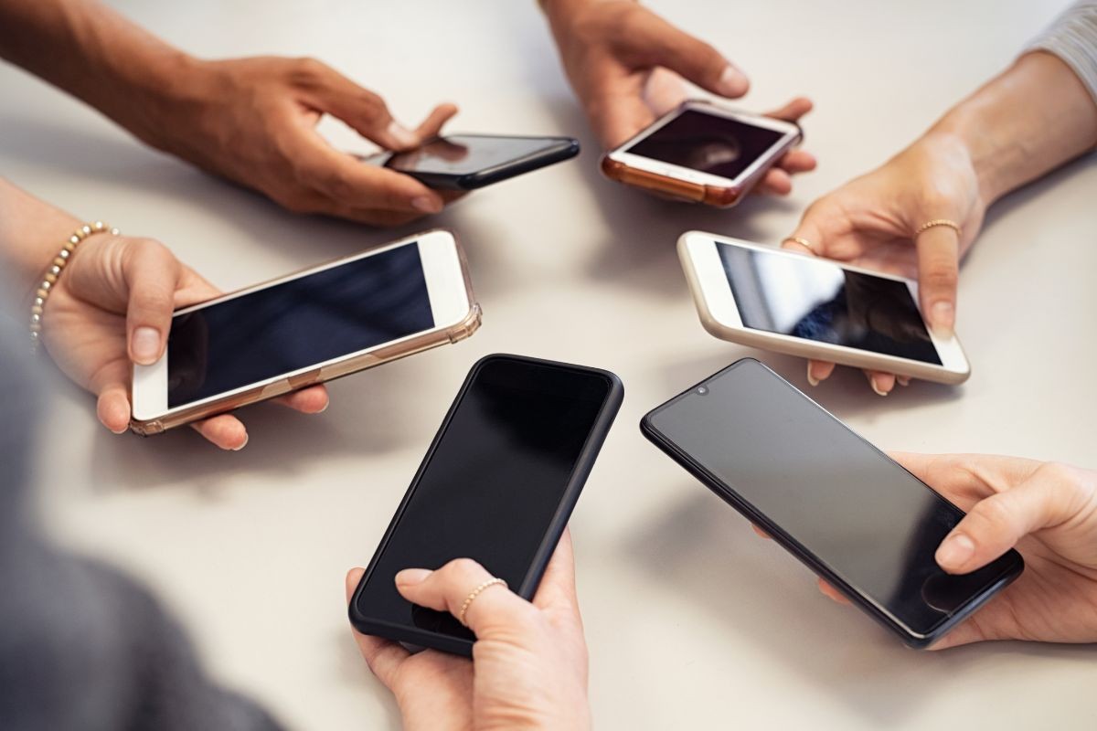 চট্টগ্রামে সকল শিক্ষাঙ্গনে মোবাইলফোন ব্যবহারে নিষেধাজ্ঞা