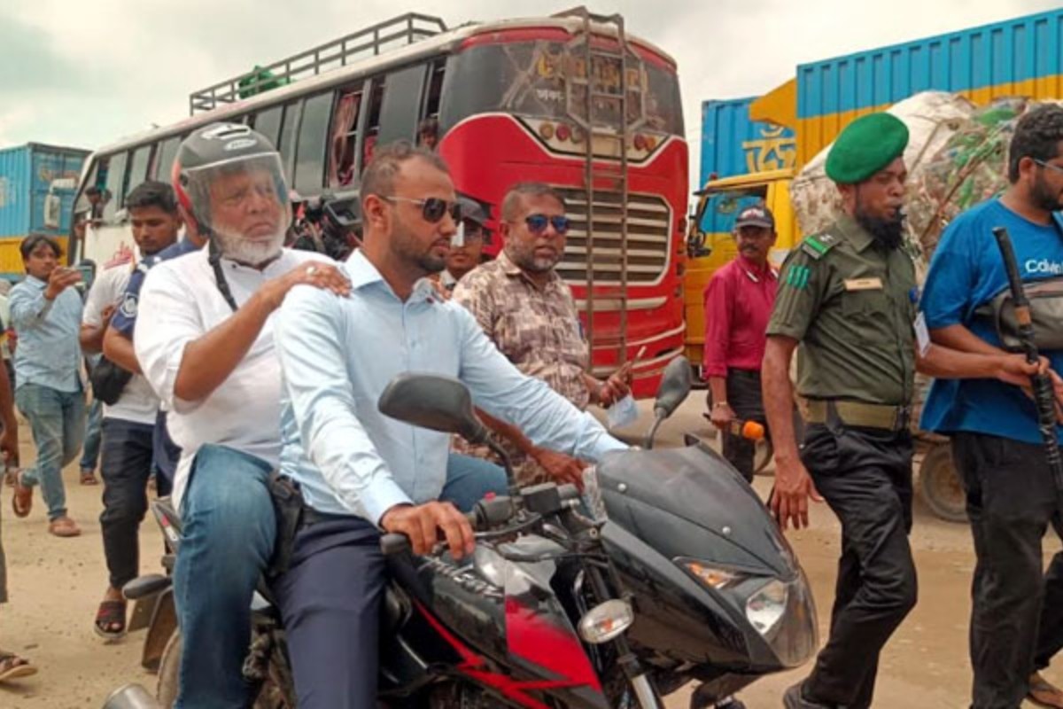 যানজটে পড়ে মোটরসাইকেলে উপদেষ্টা, ভোগান্তিতে সাধারণ মানুষ
