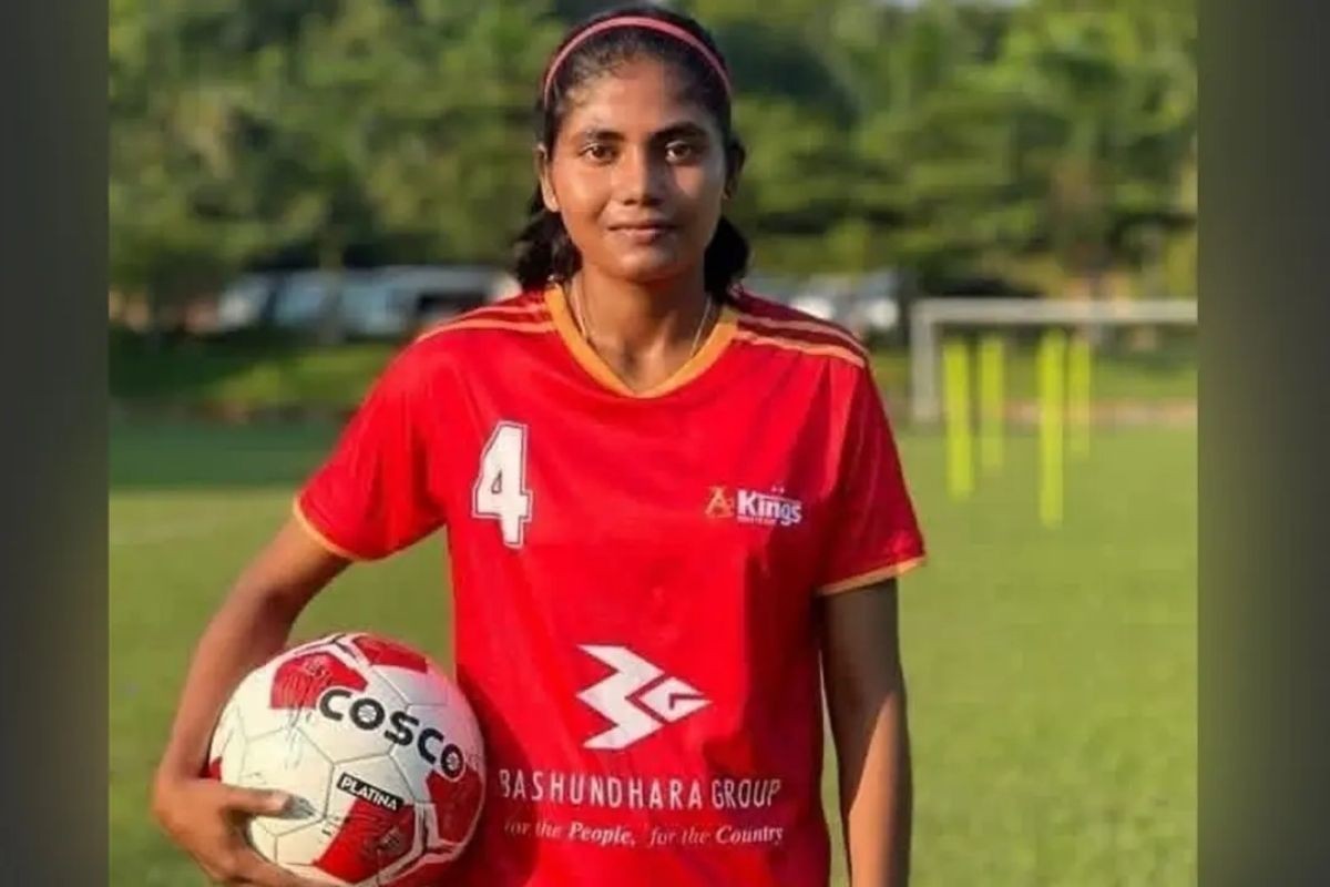 রাকসুতে বিজয়ী জাতীয় ফুটবলার নার্গিস