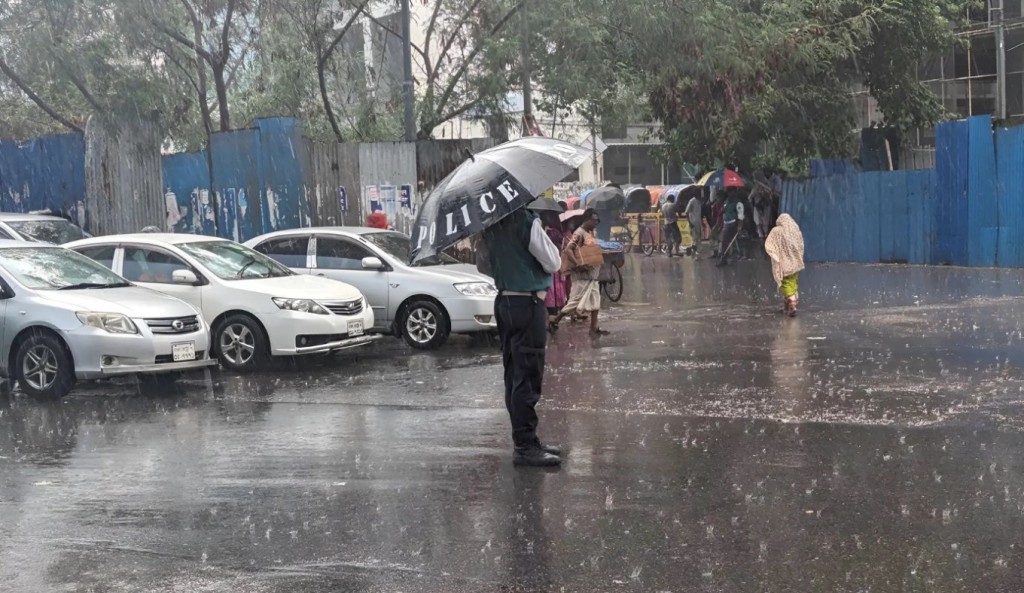 রাজধানীতে বজ্রবৃষ্টির আশঙ্কা 3 রাজধানীতে বজ্রবৃষ্টির আশঙ্কা 1759469885 রাজধানীতে বজ্রবৃষ্টির আশঙ্কা