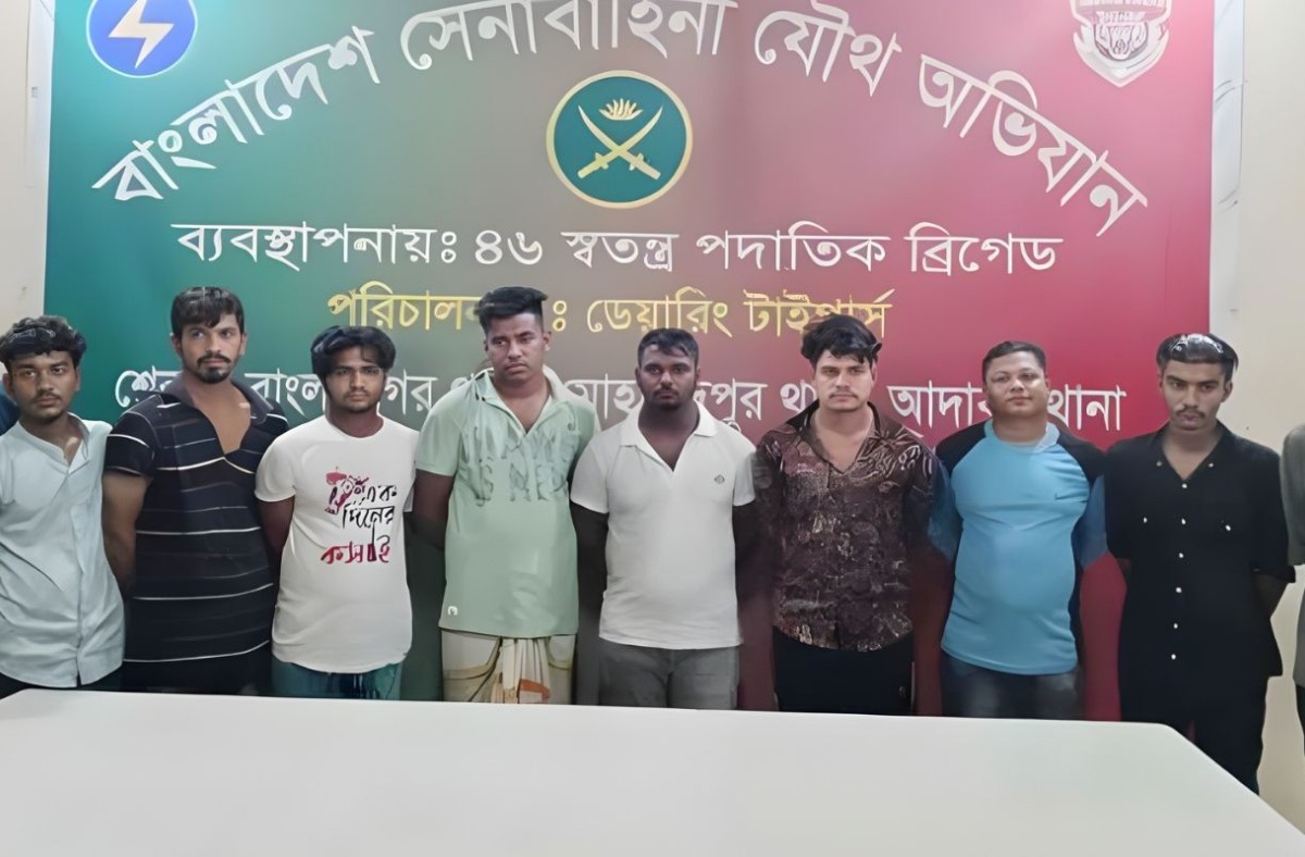 রাজধানীতে সেনা অভিযানে কিশোর গ্যাংয়ের ১০ সদস্য আটক