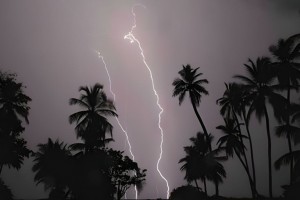 রাজধানীসহ আশপাশে বজ্রবৃষ্টি ও তাপমাত্রা বৃদ্ধির আভাস