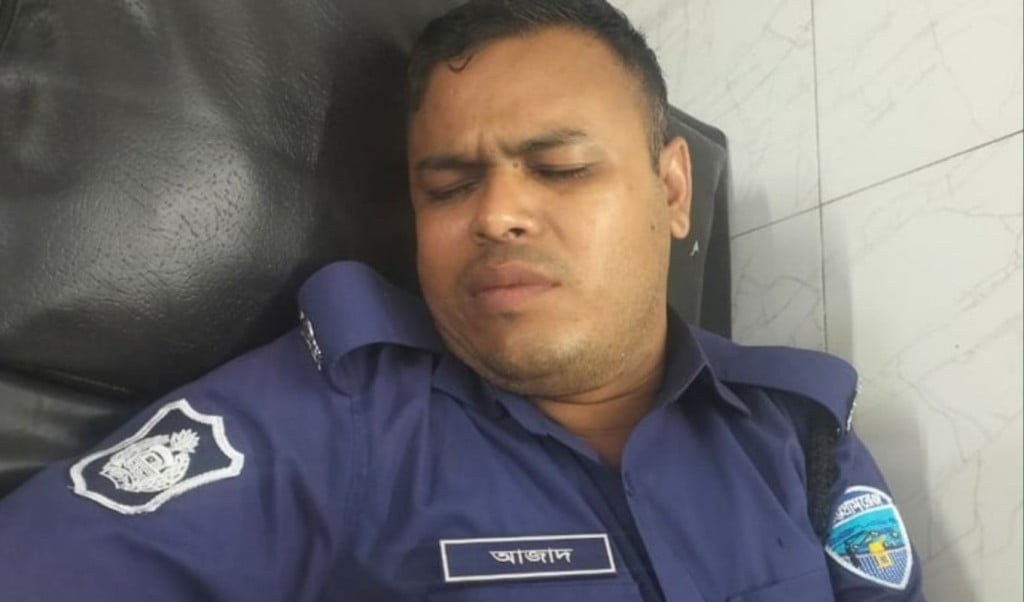 রাস্তায় গাড়ি রাখতে নিষেধ করায় ট্রাফিক পুলিশের মাথা ফাটালেন বিক্রয় প্রতিনিধি 4 রাস্তায় গাড়ি রাখতে নিষেধ করায় ট্রাফিক পুলিশের মাথা ফাটালেন বিক্রয় প্রতিনিধি 1760359421 রাস্তায় গাড়ি রাখতে নিষেধ করায় ট্রাফিক পুলিশের মাথা ফাটালেন বিক্রয় প্রতিনিধি