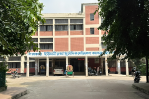 রেজিস্ট্রেশনে নাম থাকলেও টাইফয়েড টিকা দেওয়া হচ্ছে না কেন্দ্রে