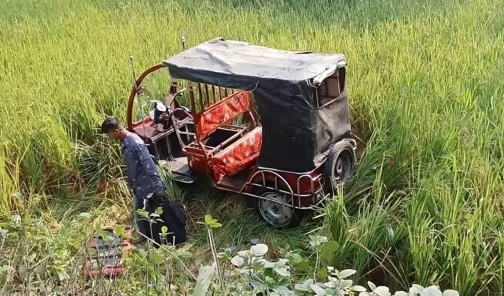লালমনিরহাটে অটোরিকশা উল্টে দুই যাত্রীর মৃত্যু 4 লালমনিরহাটে অটোরিকশা উল্টে দুই যাত্রীর মৃত্যু 1761378605 লালমনিরহাটে অটোরিকশা উল্টে দুই যাত্রীর মৃত্যু