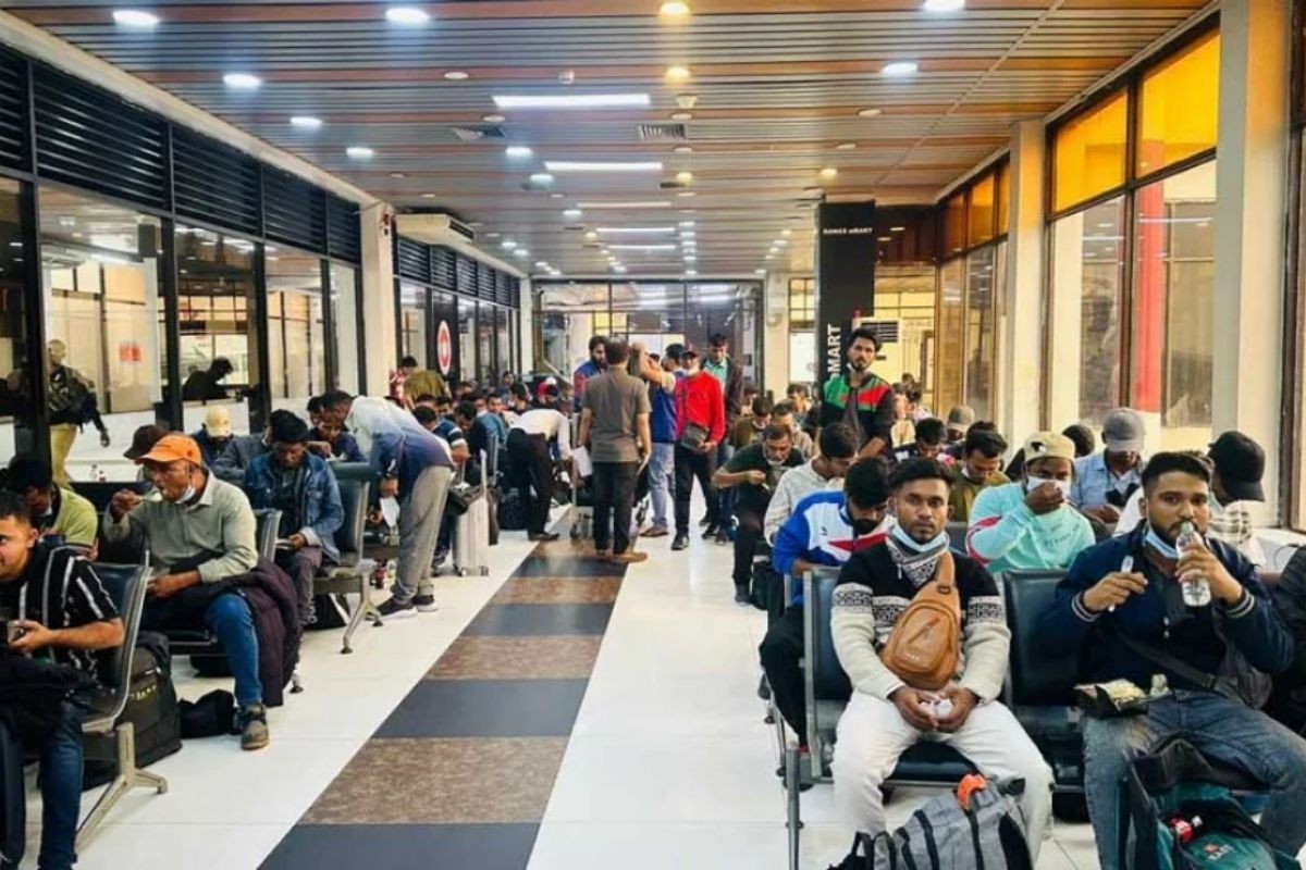 লিবিয়া থেকে ফিরেছে ১৭৪ বাংলাদেশি