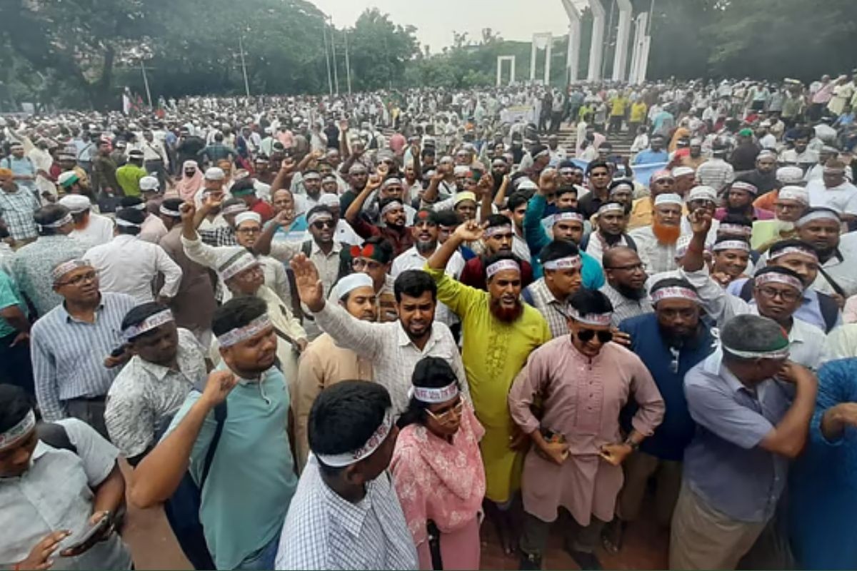 শিক্ষক-কর্মচারীদের বাড়িভাড়া ৫ শতাংশের বেশি বাড়ানো সম্ভব নয়: শিক্ষা উপদেষ্টা