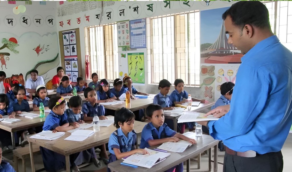 আলোর দিশারী, সমাজ গড়ার কারিগর : আজ বিশ্ব শিক্ষক দিবস 4 শিক্ষক 1759645593 আলোর দিশারী, সমাজ গড়ার কারিগর : আজ বিশ্ব শিক্ষক দিবস