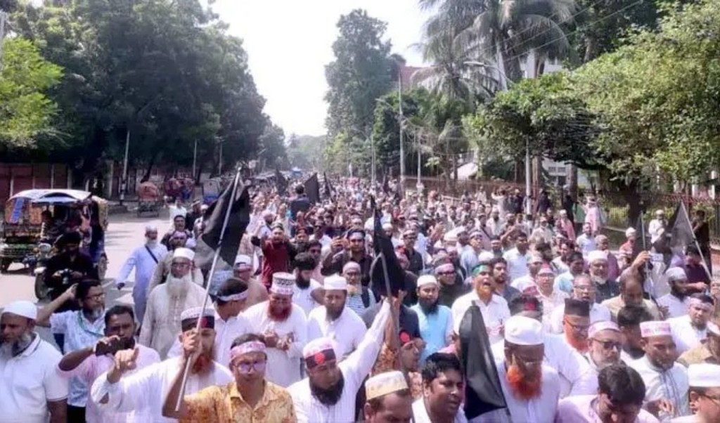 ‘সি আর আবরার, আর নেই দরকার’ শিক্ষকদের স্লোগান 3 শিক্ষকদের স্লোগান 1760773796 ‘সি আর আবরার, আর নেই দরকার’ শিক্ষকদের স্লোগান