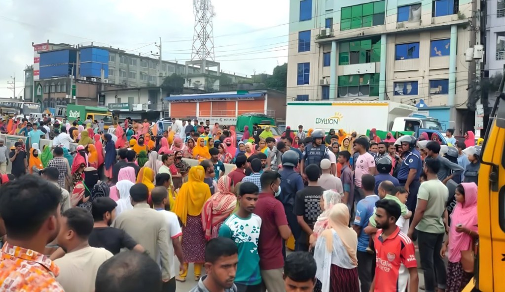 শ্রমিকদের দুইপক্ষের সংঘর্ষ, আট কারখানা বন্ধ ঘোষণা 4 শ্রমিকদের দুইপক্ষের সংঘর্ষ আট কারখানা বন্ধ ঘোষণা 1760689526 শ্রমিকদের দুইপক্ষের সংঘর্ষ, আট কারখানা বন্ধ ঘোষণা