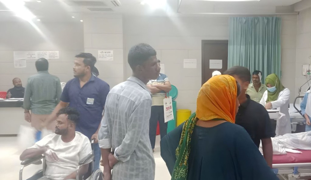 সন্ত্রাসীদের হামলায় নিহত ১, আহত ১০ 4 সন্ত্রাসীদের হামলায় নিহত ১ আহত ১০ 1761187586 সন্ত্রাসীদের হামলায় নিহত ১, আহত ১০
