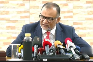 সরকার ভোজ্যতেলের দাম বাড়ায়নি: বাণিজ্য উপদেষ্টা