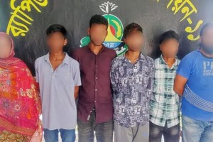 র‍্যাবের ওপর হামলা: ডাকাত সর্দারের স্ত্রী-ছেলেসহ ৪ সহযোগী আটক