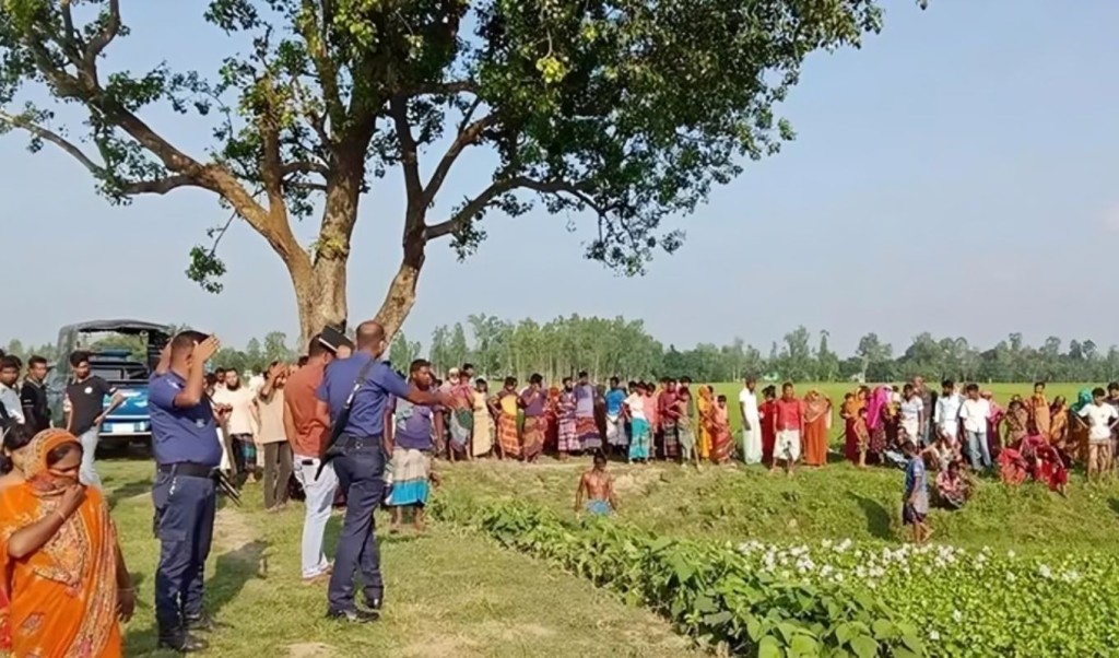 সিরাজগঞ্জে কচুরিপানার নিচে মিলল মানুষের কঙ্কাল 3 সিরাজগঞ্জে কচুরিপানার নিচে মিলল মানুষের কঙ্কাল 1760861422 সিরাজগঞ্জে কচুরিপানার নিচে মিলল মানুষের কঙ্কাল