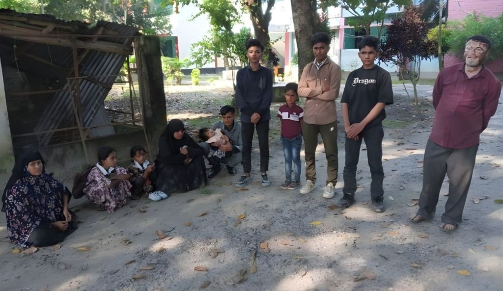 সীমান্ত দিয়ে প্রবেশকালে নারী-শিশুসহ ১১ রোহিঙ্গা আটক 4 সীমান্ত দিয়ে প্রবেশকালে নারী শিশুসহ ১১ রোহিঙ্গা আটক 1760690556 সীমান্ত দিয়ে প্রবেশকালে নারী-শিশুসহ ১১ রোহিঙ্গা আটক