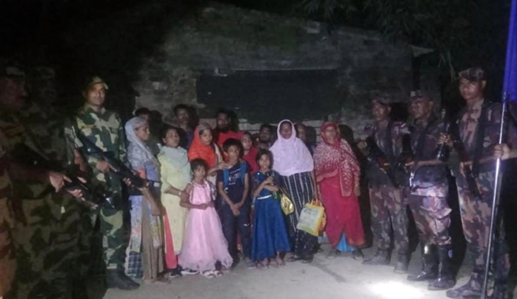 সীমান্তে পতাকা বৈঠকে ১৫ বাংলাদেশিকে হস্তান্তর বিএসএফের 3 সীমান্তে পতাকা বৈঠকে ১৫ বাংলাদেশিকে হস্তান্তর বিএসএফের 1759378570 সীমান্তে পতাকা বৈঠকে ১৫ বাংলাদেশিকে হস্তান্তর বিএসএফের