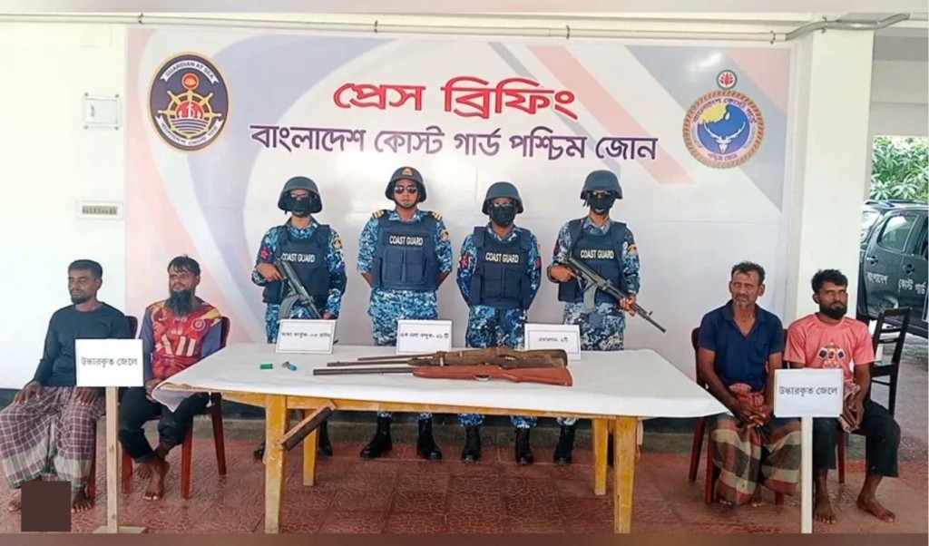 সুন্দরবনে জিম্মি ৪ জেলে উদ্ধার, অস্ত্র-গোলাবারুদ জব্দ 4 সুন্দরবনে জিম্মি ৪ জেলে উদ্ধার অস্ত্র গোলাবারুদ জব্দ 1759490456 সুন্দরবনে জিম্মি ৪ জেলে উদ্ধার, অস্ত্র-গোলাবারুদ জব্দ