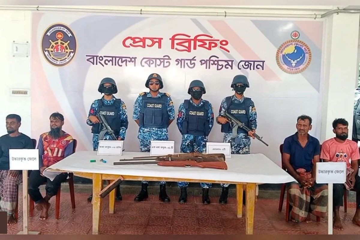 সুন্দরবনে জিম্মি ৪ জেলে উদ্ধার, অস্ত্র-গোলাবারুদ জব্দ