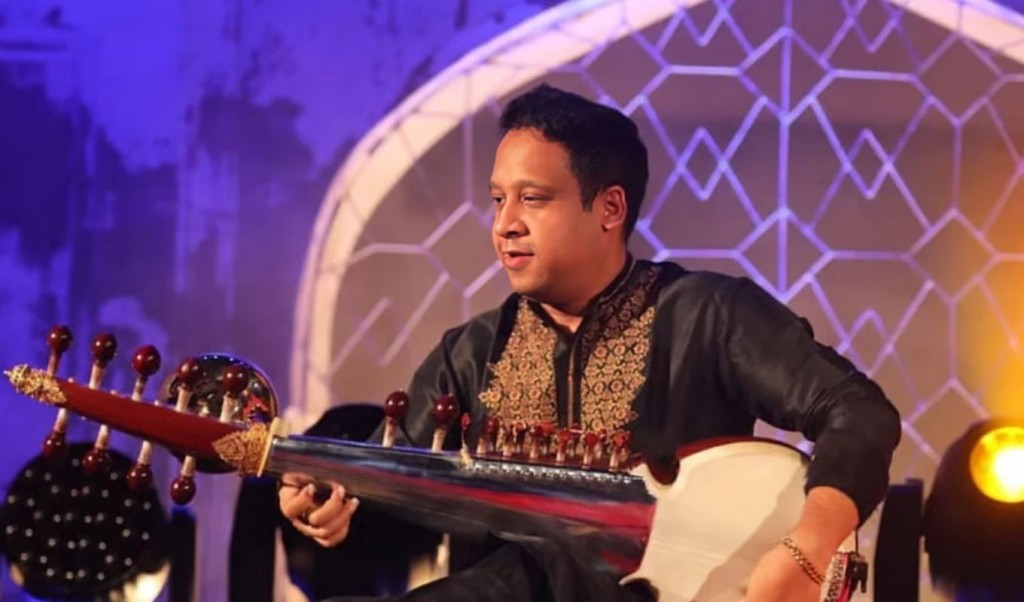 ওস্তাদ আলাউদ্দিন খাঁর জন্মবার্ষিকীতে ‘নাচ–গানের আয়োজনে’ একদল ব্যক্তির বাধা 4 সুরসম্রাট ওস্তাদ আলাউদ্দিন খাঁর ১৬৩তম জন্মবার্ষিকী 1759997599 ওস্তাদ আলাউদ্দিন খাঁর জন্মবার্ষিকীতে ‘নাচ–গানের আয়োজনে’ একদল ব্যক্তির বাধা
