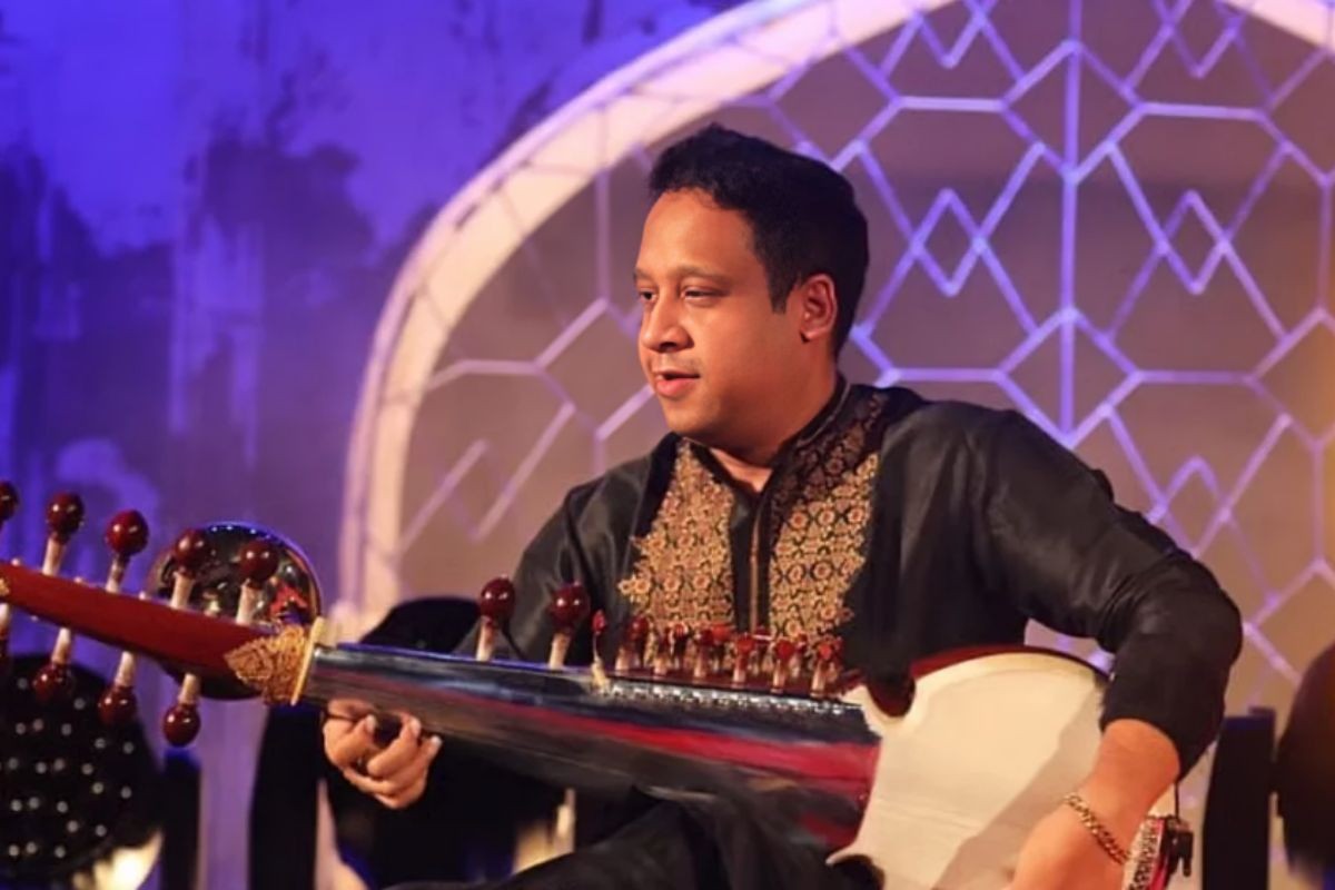 ওস্তাদ আলাউদ্দিন খাঁর জন্মবার্ষিকীতে ‘নাচ–গানের আয়োজনে’ একদল ব্যক্তির বাধা