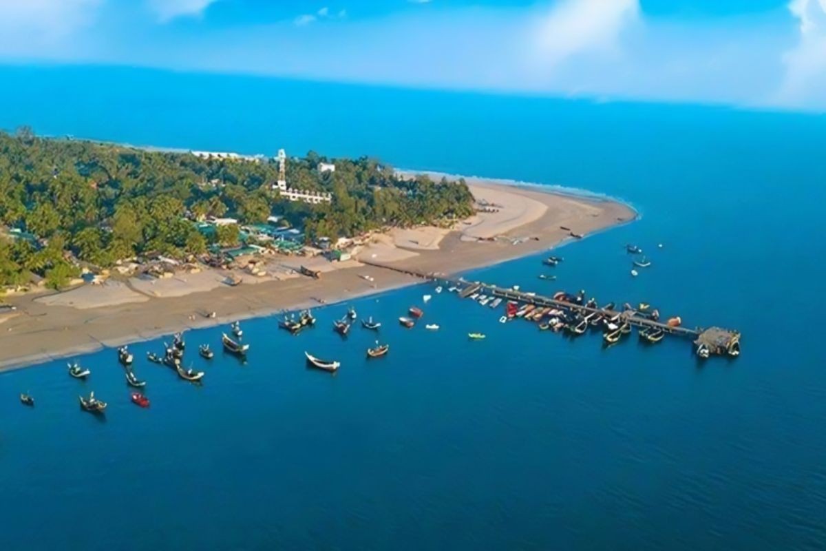 সেন্ট মার্টিন-বঙ্গোপসাগরের দিকে আন্তর্জাতিক চক্রের নজর