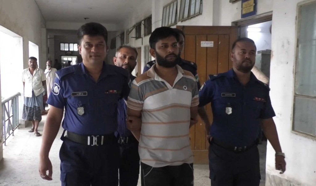 স্ত্রী ও ২ মেয়েকে হত্যার দায়ে যুবকের মৃত্যুদণ্ড 2 স্ত্রী ও ২ মেয়েকে হত্যার দায়ে যুবকের মৃত্যুদণ্ড 1759754964 স্ত্রী ও ২ মেয়েকে হত্যার দায়ে যুবকের মৃত্যুদণ্ড