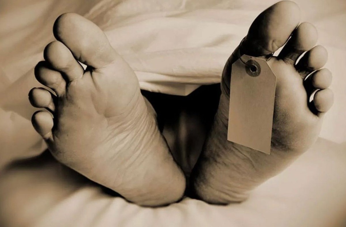 স্ত্রীকে জবাই করে হত্যা করলো স্বামী