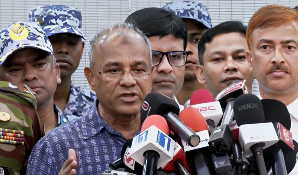 বিমানবন্দর আগুনের কারণ খতিয়ে দেখবে ৪ দেশের বিশেষজ্ঞ দল 2 স্বরাষ্ট্র উপদেষ্টা জাহাঙ্গীর আলম 1761376694 বিমানবন্দর আগুনের কারণ খতিয়ে দেখবে ৪ দেশের বিশেষজ্ঞ দল