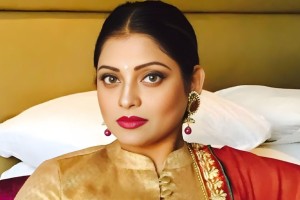 স্বর্ণ চুরির অভিযোগে অভিনেত্রী গ্রেপ্তার