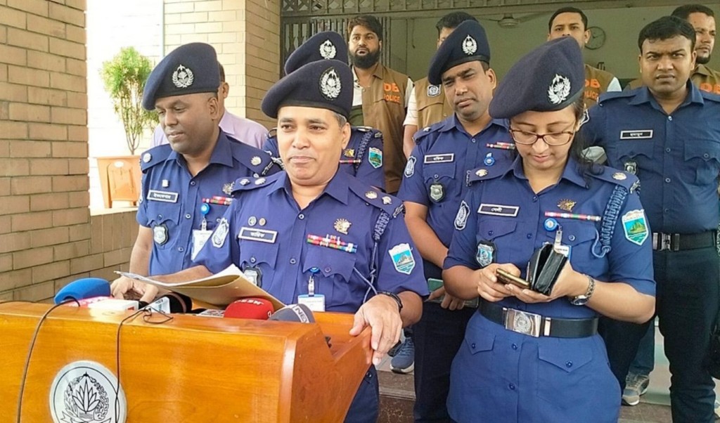 স্বর্ণালঙ্কারের লোভে দাদিকে টর্চলাইট দিয়ে পিটিয়ে হত্যা 3 স্বর্ণালঙ্কারের লোভে দাদিকে টর্চলাইট দিয়ে পিটিয়ে হত্যা 1760084413 স্বর্ণালঙ্কারের লোভে দাদিকে টর্চলাইট দিয়ে পিটিয়ে হত্যা