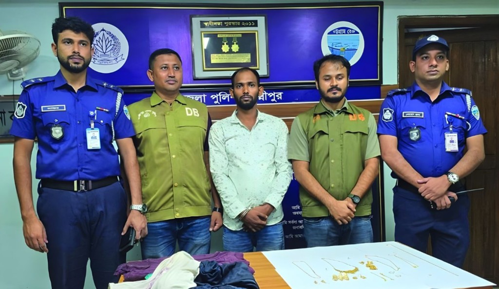 স্বর্ণের লোভে মা-মেয়েকে গলা কেটে হত্যার ঘটনায় মামাতো ভাই গ্রেপ্তার 4 স্বর্ণের লোভে মা মেয়েকে গলা কেটে হত্যার ঘটনায় মামাতো ভাই গ্রেপ্তার 1760760496 স্বর্ণের লোভে মা-মেয়েকে গলা কেটে হত্যার ঘটনায় মামাতো ভাই গ্রেপ্তার