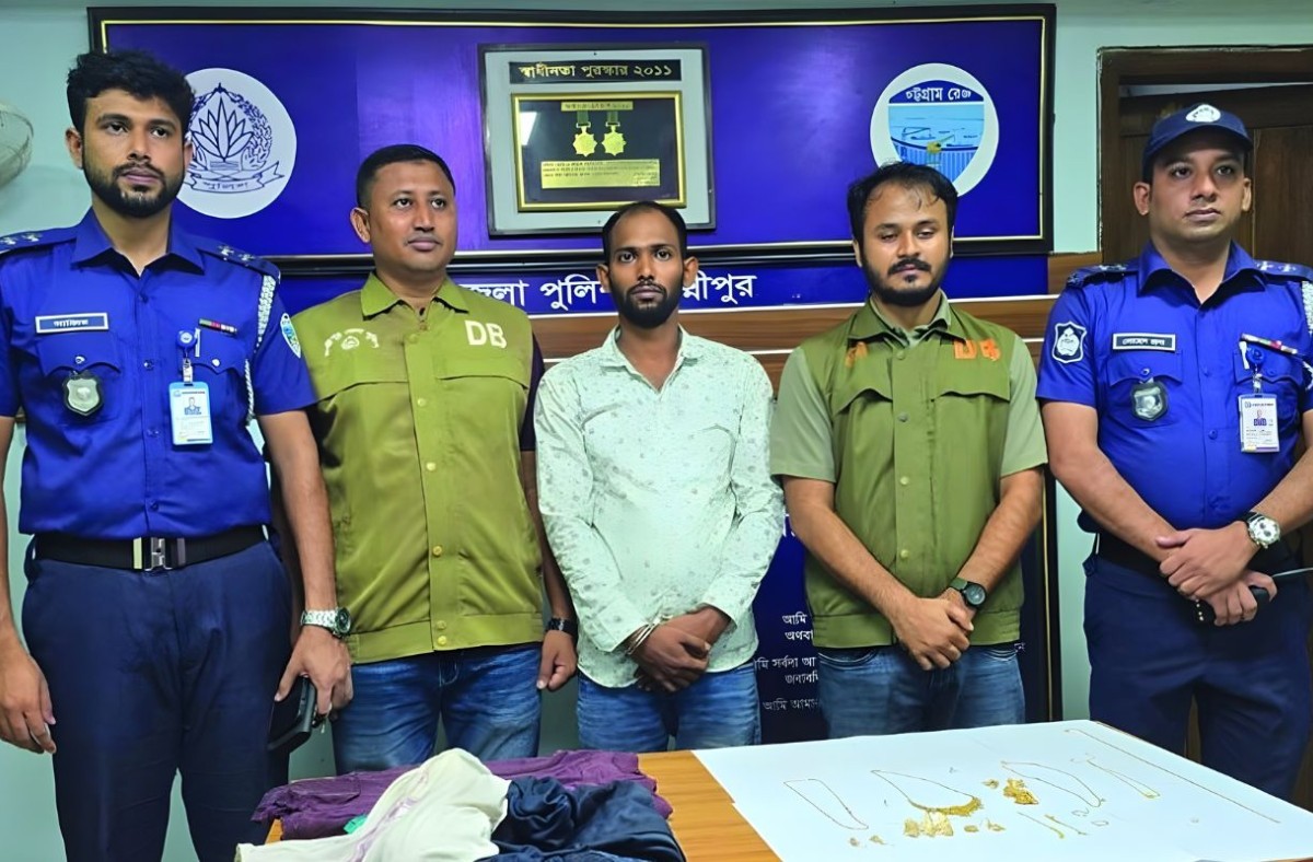 স্বর্ণের লোভে মা-মেয়েকে গলা কেটে হত্যার ঘটনায় মামাতো ভাই গ্রেপ্তার