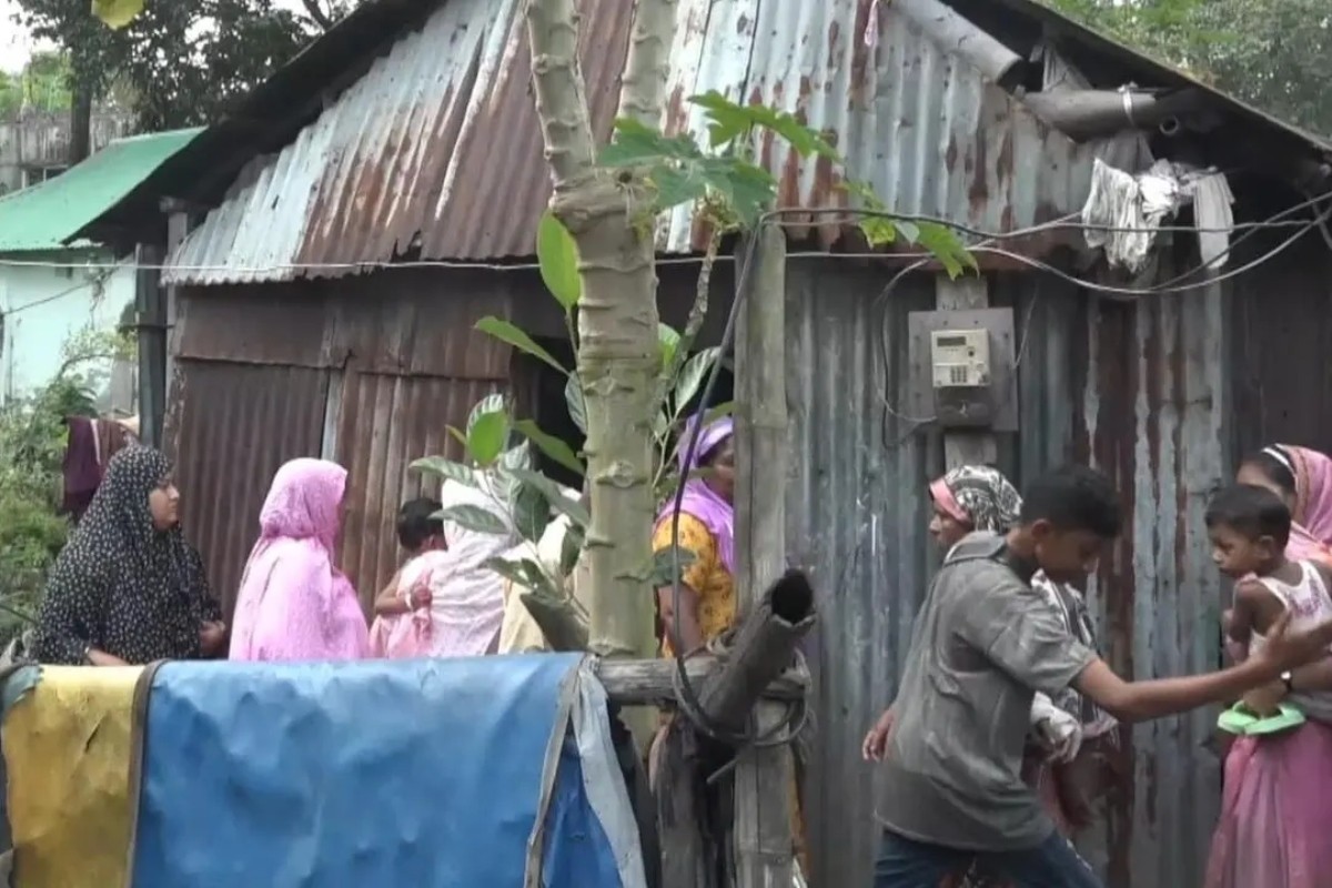 স্বামীর দেওয়া আগুনে পুড়ল স্ত্রী-সন্তানসহ দগ্ধ ৫