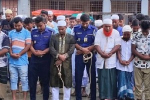 হাতকড়া পরেই বাবার জানাজায় যুবলীগ নেতা