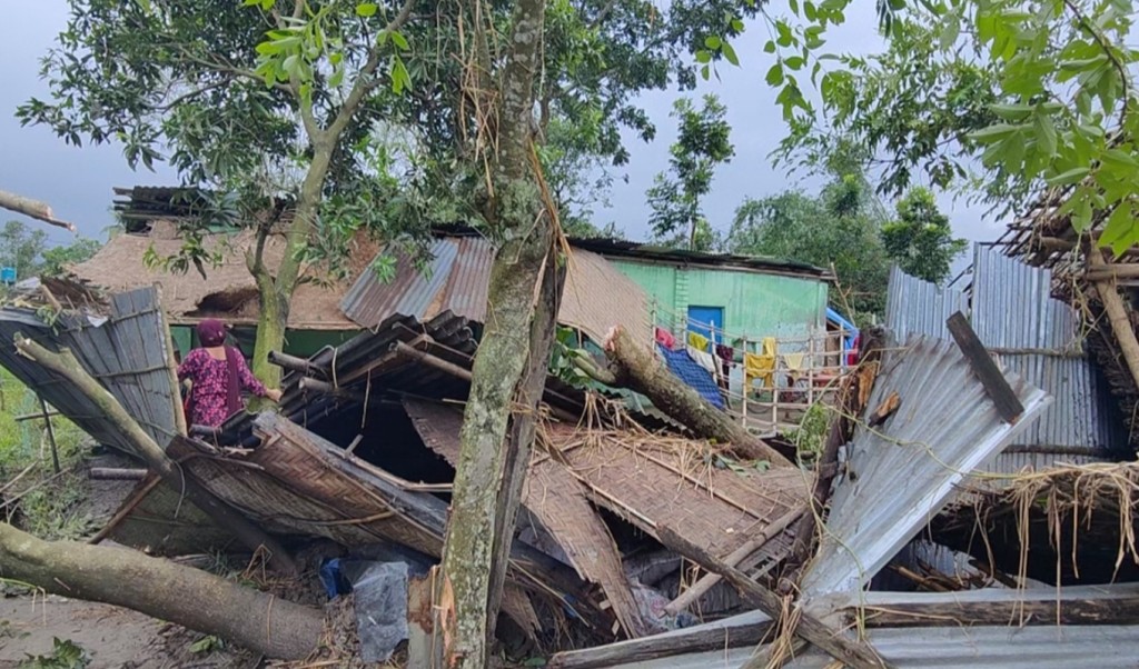 ১৩ সেকেন্ডেই শেষ পাঁচ গ্রাম, ক্ষতিগ্রস্ত ৩ শতাধিক পরিবার 3 ১৩ সেকেন্ডেই শেষ পাঁচ গ্রাম ক্ষতিগ্রস্ত ৩ শতাধিক পরিবার 1759657519 ১৩ সেকেন্ডেই শেষ পাঁচ গ্রাম, ক্ষতিগ্রস্ত ৩ শতাধিক পরিবার