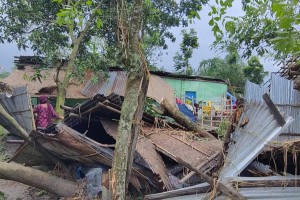 ১৩ সেকেন্ডেই শেষ পাঁচ গ্রাম, ক্ষতিগ্রস্ত ৩ শতাধিক পরিবার