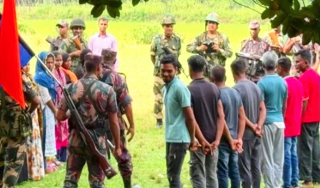 ১৯ বাংলাদেশিকে বিজিবির কাছে হস্তান্তর করল বিএসএফ 4 ১৯ বাংলাদেশিকে বিজিবির কাছে হস্তান্তর করল বিএসএফ 1761839732 ১৯ বাংলাদেশিকে বিজিবির কাছে হস্তান্তর করল বিএসএফ