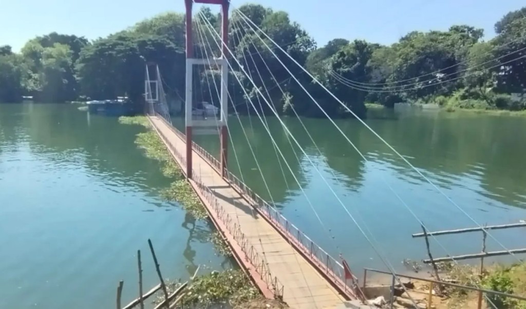 ৩ মাস পর ভেসে উঠলো রাঙ্গামাটির ঝুলন্ত সেতু 4 ৩ মাস পর ভেসে উঠলো রাঙ্গামাটির ঝুলন্ত সেতু 1761218110 ৩ মাস পর ভেসে উঠলো রাঙ্গামাটির ঝুলন্ত সেতু