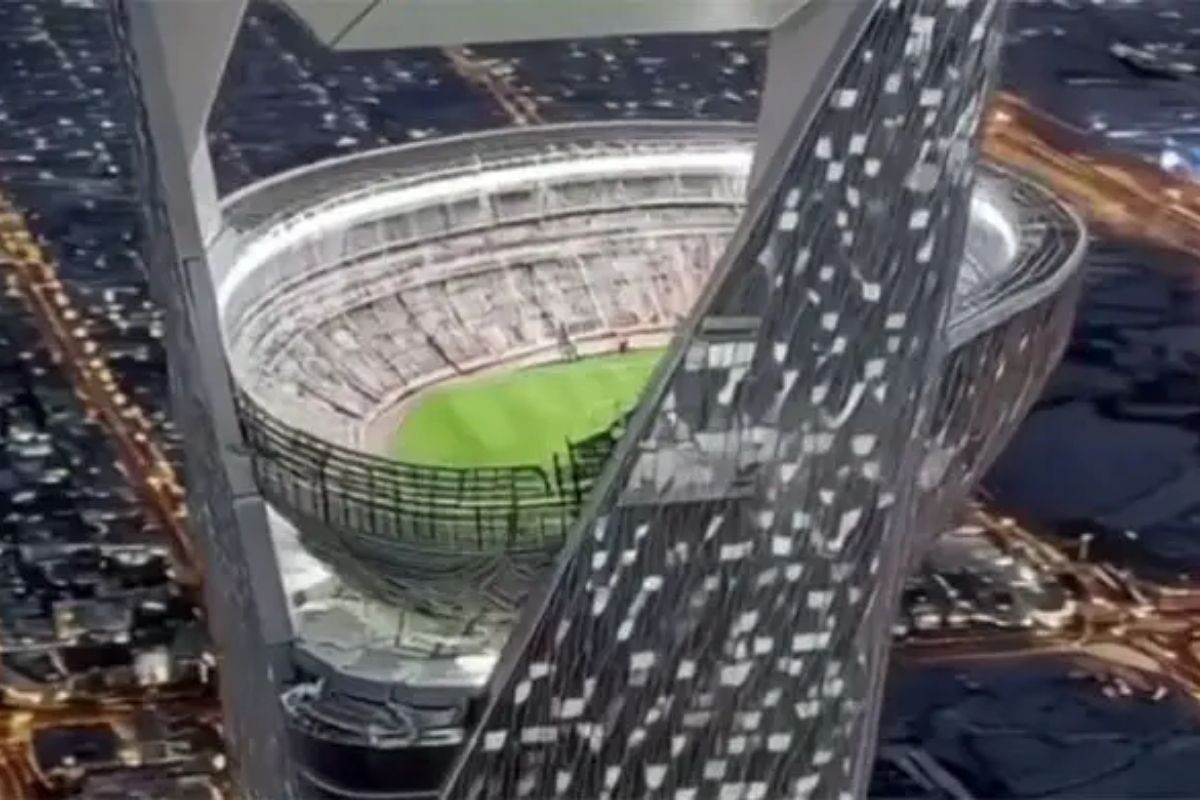 ৩৫০ মিটার উপরে ফুটবল স্টেডিয়াম!