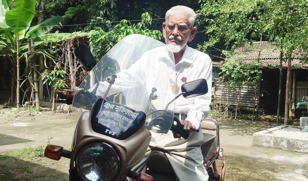 ৮৪ বছর বয়সেও মোটরসাইকেল চালিয়ে শিক্ষার্থীদের খোঁজখবর নেন যে শিক্ষক 3 ৮৪ বছর বয়সেও মোটরসাইকেল চালিয়ে শিক্ষার্থীদের খোঁজখবর নেন যে শিক্ষক 1759669419 ৮৪ বছর বয়সেও মোটরসাইকেল চালিয়ে শিক্ষার্থীদের খোঁজখবর নেন যে শিক্ষক