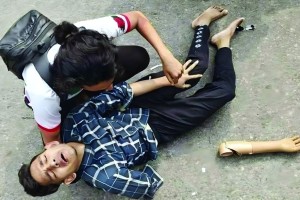 ‘আমার এক হাত নাই, কৃত্রিম হাত, এটাও ওরা ভেঙে ফেলেছে’