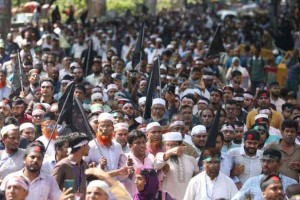 ‘কালো পতাকা মিছিল’ নিয়ে হাইকোর্টের সামনে এমপিওভুক্ত শিক্ষকেরা