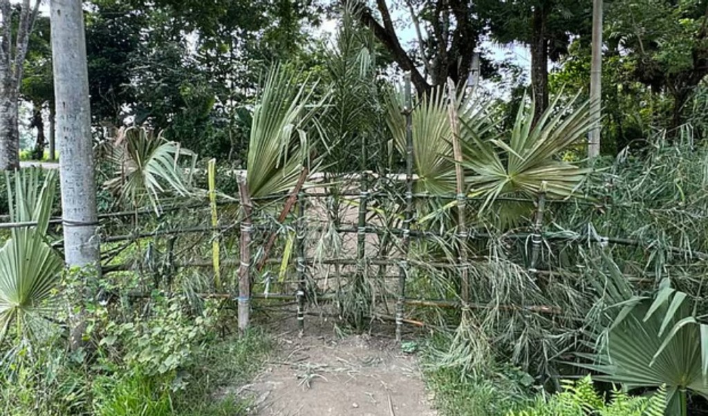 ‘চাঁদা না পাওয়ায়’ রাস্তা বন্ধ করলেন বিএনপির দুই নেতা 4 ‘চাঁদা না দেওয়ায় রাস্তা বন্ধ করলেন বিএনপির দুই নেতা 1760531320 ‘চাঁদা না পাওয়ায়’ রাস্তা বন্ধ করলেন বিএনপির দুই নেতা