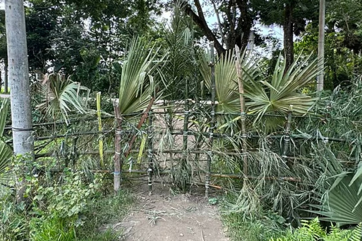 ‘চাঁদা না পাওয়ায়’ রাস্তা বন্ধ করলেন বিএনপির দুই নেতা