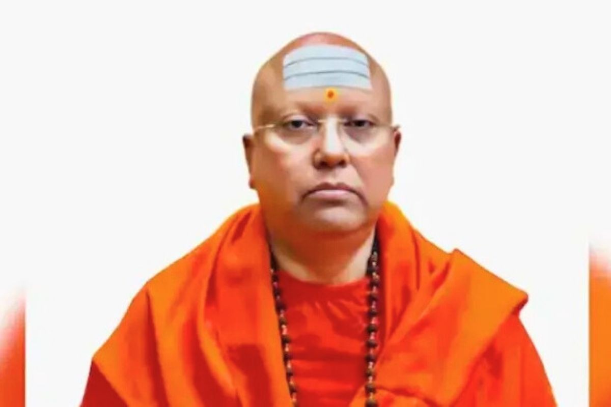 ‘দিল্লি বাবার’ সঙ্গে হোটেল রুমে দেখা করতে বাধ্য হতেন ছাত্রীরা