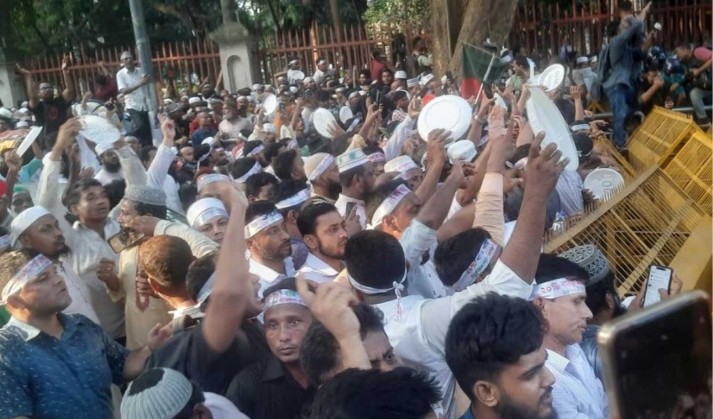 ‘ভুখা মিছিল’ থেকে শিক্ষা উপদেষ্টার পদত্যাগ দাবি 4 ‘ভুখা মিছিল থেকে শিক্ষা উপদেষ্টার পদত্যাগ দাবি 1760879814 ‘ভুখা মিছিল’ থেকে শিক্ষা উপদেষ্টার পদত্যাগ দাবি