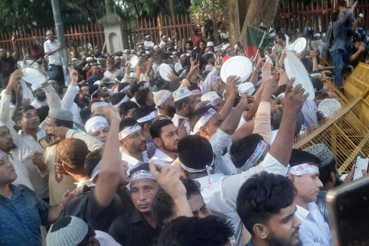 ‘ভুখা মিছিল’ থেকে শিক্ষা উপদেষ্টার পদত্যাগ দাবি