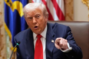 ‘হামাস অস্ত্র না ছাড়লে, আমরা নিরস্ত্র করব’ হুমকি ট্রাম্পের