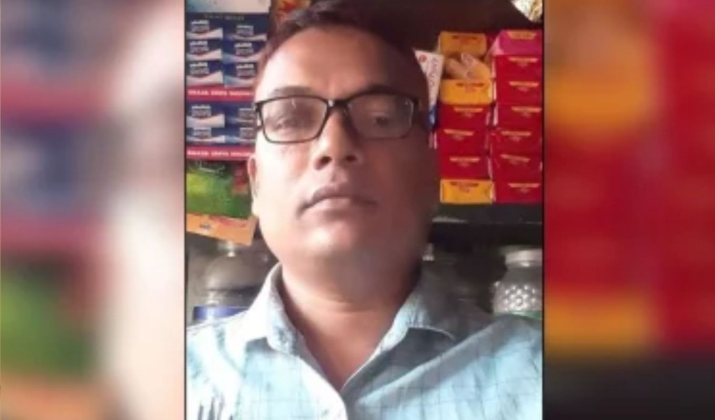 দোকানের ভেতর ব্যবসায়ীকে গলা কেটে হত্যা 3 ‘‘দোকানে ঢুকে ব্যবসায়ীকে গলা কেটে হত্যা 1759812669 দোকানের ভেতর ব্যবসায়ীকে গলা কেটে হত্যা